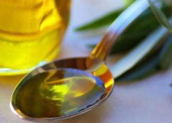 Δες τι θα συμβεί αν κάνεις πλύσεις στόματος με μια κουταλιά ελαιόλαδο!