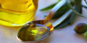 Alldaynews.gr Δες τι θα συμβεί αν κάνεις πλύσεις στόματος με μια κουταλιά ελαιόλαδο!