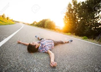 Ο νεκρός στη μέση του δρόμου ζωντάνεψε ξαφνικά- Απίθανη περιπέτεια για οικογένεια στην Πάτρα!