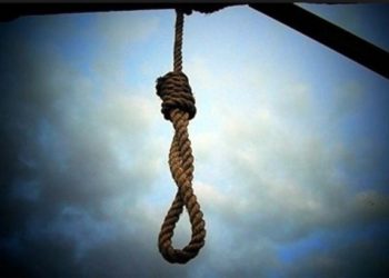 Φρικιαστικό Έγκλημα στην πλατεία Κλαυθμώνος!! Τον ΚΡΕΜΑΣΑΝ σε δέντρο