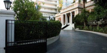 Μαξίμου: Δεν επίκειται ανασχηματισμός- Προτεραιότητα ο νόμος και το ΕΣΡ