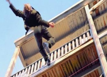 Στρατιωτικός ο 45χρονος που “βούτηξε” στο κενό – Έπεσε φορώντας την στολή του!