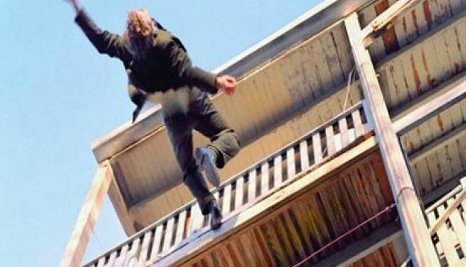 Alldaynews.gr Στρατιωτικός ο 45χρονος που “βούτηξε” στο κενό – Έπεσε φορώντας την στολή του!