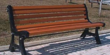 Λάρισα: ”Είμαι ο δολοφόνος 4 ανθρώπων”- Η απειλή, η ληστεία και το γδύσιμο μαθητών σε παγκάκι!