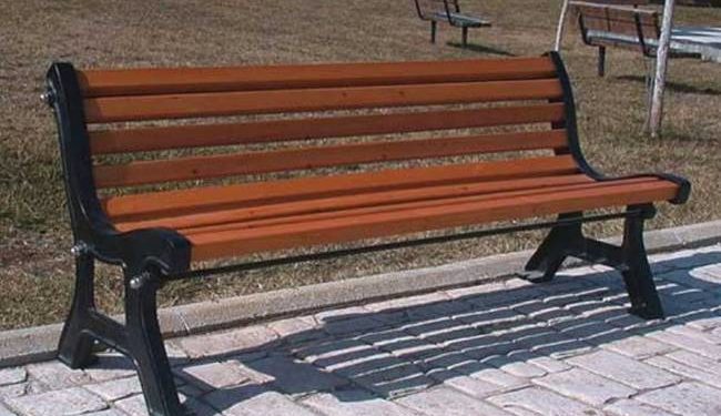 Λάρισα: ”Είμαι ο δολοφόνος 4 ανθρώπων”- Η απειλή, η ληστεία και το γδύσιμο μαθητών σε παγκάκι!