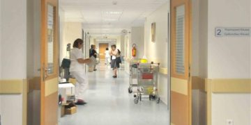 Alldaynews.gr ΚΑΤΕΡΙΝΗ: Γιατρός έκανε μαλάξεις για κρυολόγημα στο στήθος νεαρής, έβαλε το χέρι στο παντελόνι και…