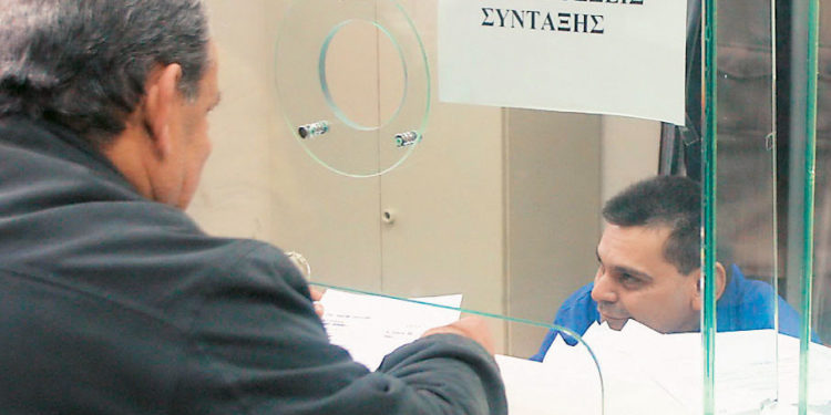 Δείτε πώς θα κατοχυρώσετε σύνταξη στα 60 [ΑΝΑΛΥΤΙΚΑ ΣΕ ΟΛΑ ΤΑ ΤΑΜΕΙΑ]