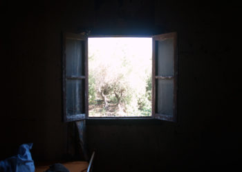 Λάρισα: Έπεσε στο κενό από παράθυρο του σπιτιού του – Κρίσιμες ώρες για τη ζωή του!