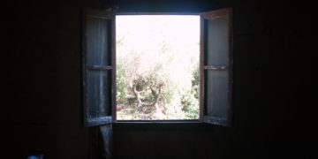 Alldaynews.gr Λάρισα: Έπεσε στο κενό από παράθυρο του σπιτιού του – Κρίσιμες ώρες για τη ζωή του!