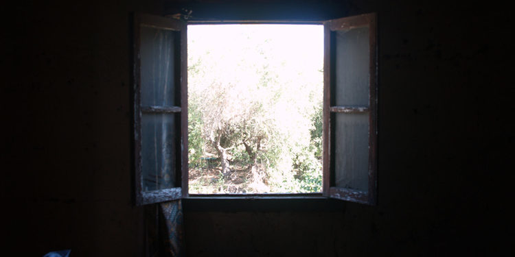 Alldaynews.gr Λάρισα: Έπεσε στο κενό από παράθυρο του σπιτιού του – Κρίσιμες ώρες για τη ζωή του!