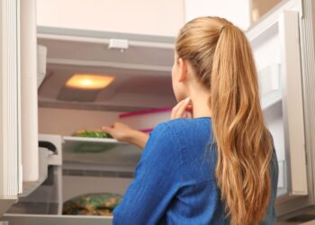 Τι πρέπει να πετάξεις αμέσως από την κατάψυξη