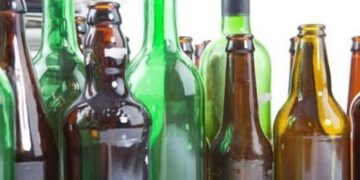 Απίστευτο!! Γιατί τα μπουκάλια της μπύρας είναι πράσινα ή καφέ αλλά ποτέ διάφανα