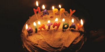 Alldaynews.gr Γιατί σβήνουμε κεριά στα γενέθλια; – Ποιά ευχή έλεγαν οι αρχαίοι Έλληνες