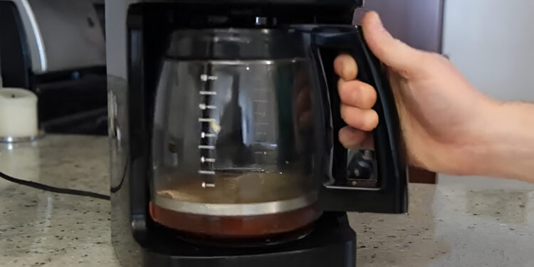 Απίστευτο!! Κανείς δεν μπορεί να πιστέψει πόσα φαγητά μπορούν να μαγειρευτούν στην καφετιέρα!!