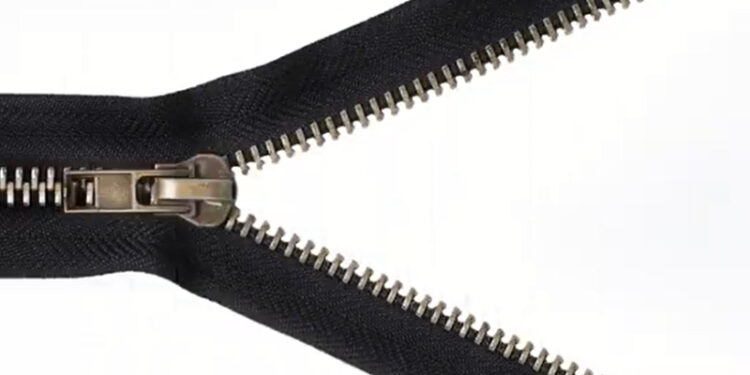 Γιατί σχεδόν όλα τα φερμουάρ των τζιν γράφουν YKK;