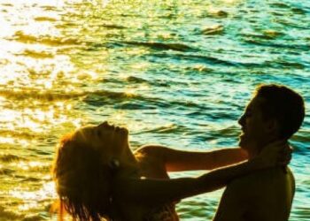 Καλοκαίρι: Η καλύτερη στάση για να κάνεις έρωτα στη θάλασσα[Φωτο]