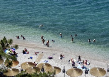 Βόλος: Ήρωας στην παραλία – Έσωσε μια ανθρώπινη ζωή και συνέχισε τη δουλειά με βρεγμένα ρούχα!