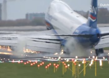 ΣΟΚ για επιβάτες Boeing κατά την προσγείωση – Βίντεο που κόβει τις ανάσες…