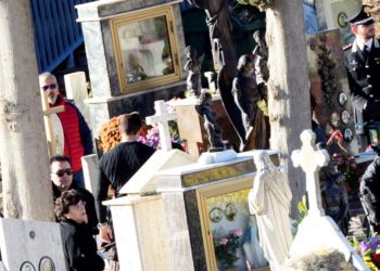 Είχαν τον γιο τους για νεκρό – Εμφανίστηκε στην κηδεία του