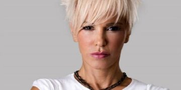 Το τερμάτισε η Νατάσα Καλογρίδη: Δείτε πώς εμφανίστηκε στα Mad Awards (εικόνες, Video)