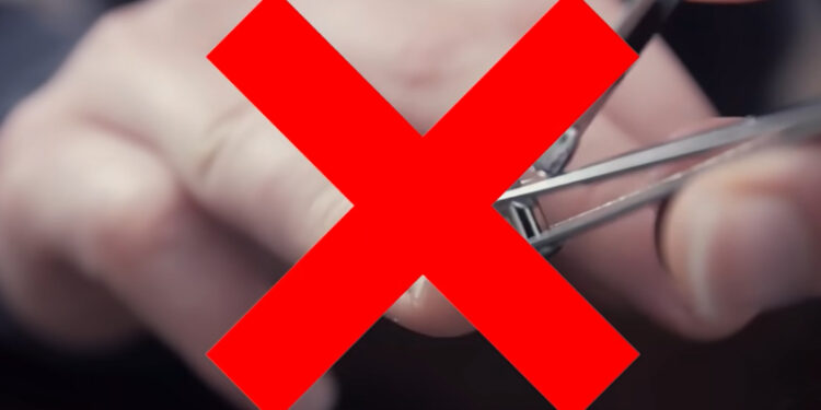 Επειδή μάλλον το κάνετε με λάθος τρόπο, δείτε πώς να κόβετε σωστά τα νύχια σας (Video)