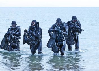 Οι οπλισμένοι ληστές έπεσαν πάνω σε εκπαιδευτή των ΟΥΚ – Ο «βάτραχος» δεν καταλάβαινε τίποτα στο σπίτι του (εικόνες)