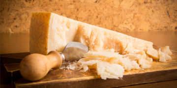 Προσοχή: Γιατί δεν πρέπει να αγοράζετε τριμμένη την παρμεζάνα!