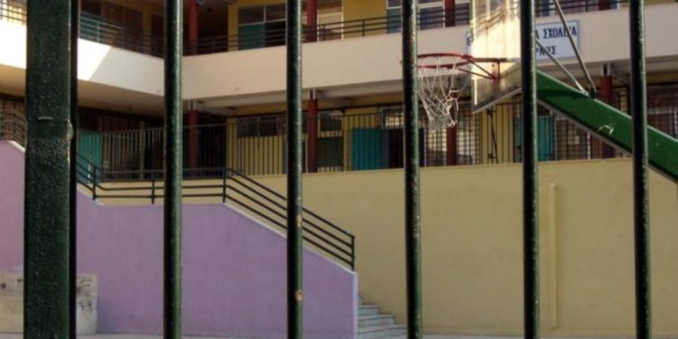Alldaynews.gr 14χρονος αυτοκτόνησε- Άφησε σημείωμα: Κατηγορεί φίλους και συμμαθητές! Τον βρήκαν οι γονείς του σε διαμέρισμα στα νότια προάστια