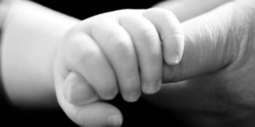 «Αντίο μπέμπη μου» – Το συγκλονιστικό γράμμα των γονιών που έχασαν το μωρό τους στην πυρκαγιά (vid)