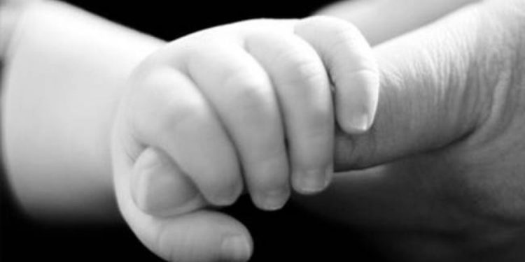 «Αντίο μπέμπη μου» – Το συγκλονιστικό γράμμα των γονιών που έχασαν το μωρό τους στην πυρκαγιά (vid)