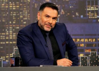 Αυτή είναι η πανέμορφη μελαχρινή σύντροφος του Γρηγόρη Αρναούτογλου (εικόνες)