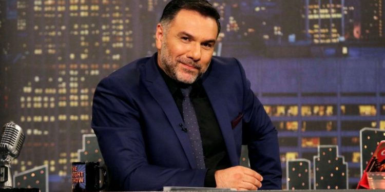 Αυτή είναι η πανέμορφη μελαχρινή σύντροφος του Γρηγόρη Αρναούτογλου (εικόνες)