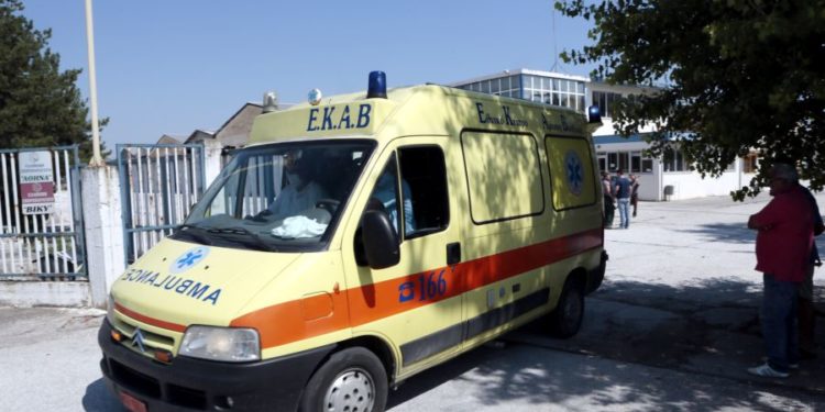 Τραγωδία στα Καμένα Βούρλα: Πέθανε έξω από το κλειστό Κέντρο Υγείας