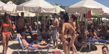 Alldaynews.gr Αληθινό περιστατικό σε παραλία: «Έτσι μεγαλώνουν τα παιδιά τους κάποιοι Ελληνάρες