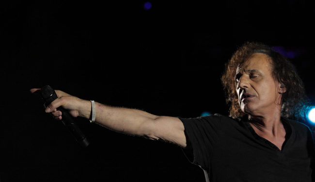 Alldaynews.gr Πήγανε στην συναυλία του Παπακωνσταντίνου και βρήκανε τα αυτοκίνητά τους σπασμένα