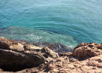 Θρήνος στη Νίσυρο: Νεκρή 24χρονη από πτώση σε βράχια