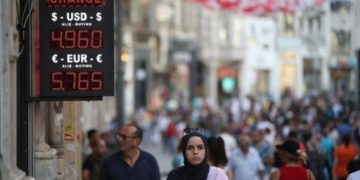 Alldaynews.gr Πανικός στις αγορές της Τουρκίας: «Δεν πουλάμε, αλλά είμαστε υποχρεωμένοι να ερχόμαστε για να βγάλουμε το ψωμί μας»