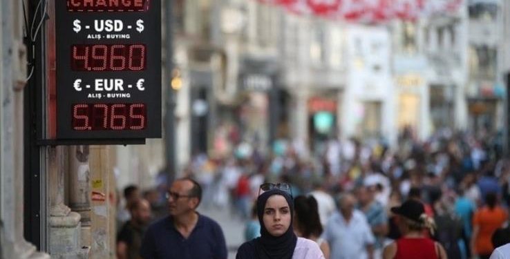 Alldaynews.gr Πανικός στις αγορές της Τουρκίας: «Δεν πουλάμε, αλλά είμαστε υποχρεωμένοι να ερχόμαστε για να βγάλουμε το ψωμί μας»