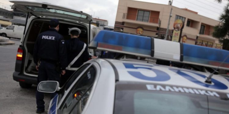 Alldaynews.gr Ανατροπή με την υπόθεση της 22χρονης στο Ζεφύρι – Η μητέρα της λέει ότι δεν έχει βιαστεί!