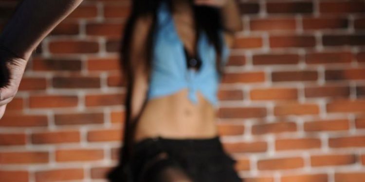 Alldaynews.gr Χειροπέδες σε 36χρονη και 25χρονη μετά από «θερμές» δημόσιες σεξουαλικές περιπτύξεις