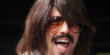 Αποκάλυψη: O Τόνι Σφήνος Χωρίς Περούκα σε Ρομαντικές Διακοπές με τη Σύζυγό του! Άλλος Άνθρωπος (εικόνες)