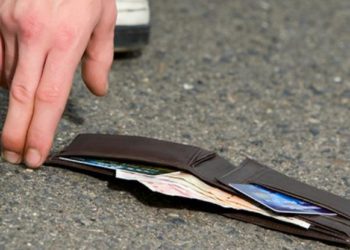 Τουρίστες στην Κρήτη βρήκαν πορτοφόλι με 7000 ευρώ και το παρέδωσαν!