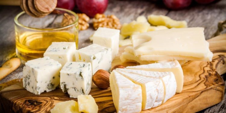 Alldaynews.gr Δείτε τι παθαίνει η καρδιά αν τρώτε τυρί κάθε μέρα