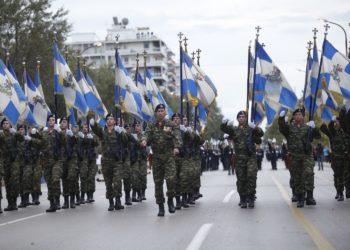 28η Οκτωβρίου: Πέφτει Κυριακή. Τι θα γίνει με την αργία;