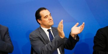 Alldaynews.gr Στην Σχολή του Άδωνι Γεωργιάδη έλεγε ότι “ο Άριος είναι ο Έλληνας”. Την κάλυψε αρχικά, αλλά τελικά… (εικόνες, video)