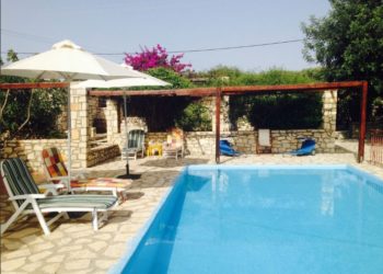 Θρίλερ με νεκρό μπάτλερ σε πισίνα – Κατηγορούμενος γιος γνωστού επιχειρηματία