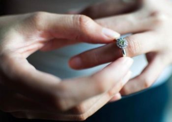 Alldaynews.gr Τα πεθερικά της προσέφεραν 30.000 δολάρια για να τον χωρίσει και αυτή…