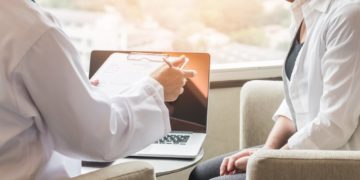 Alldaynews.gr Σκάνδαλο με γνωστό γυναικολόγο: Τι έβαζε τις ασθενείς του να κάνουν