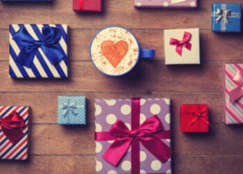 Η Γιαπωνέζικη Μέθοδος για να Τυλίξετε Δώρα σε 15 Δευτερόλεπτα