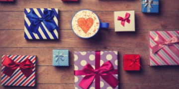 Alldaynews.gr Η Γιαπωνέζικη Μέθοδος για να Τυλίξετε Δώρα σε 15 Δευτερόλεπτα